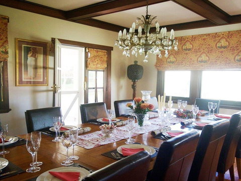 Robin Hill Manor - Rambling Retreat & Tennis Court - Foster Accommodation 2