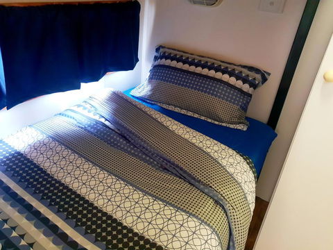 Rocks Retreat Cabin - Seal - Foster Accommodation 2