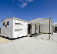 Rocks Retreat Cabin - Seal - Foster Accommodation