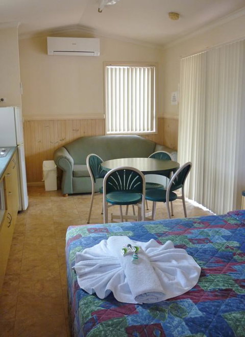 Roma Big Rig Tourist Park - Foster Accommodation 3
