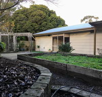Romantic Getaway with Spa and Wifi - Pet Friendly - Foster Accommodation