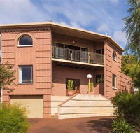 Romeo  Juliet - Foster Accommodation