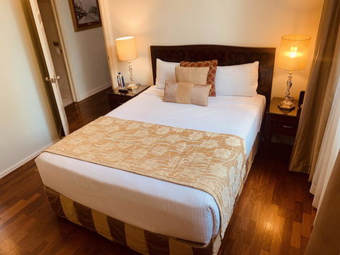Royal Albert Hotel - Foster Accommodation 2