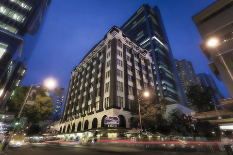 Royal Albert Hotel - Foster Accommodation 0