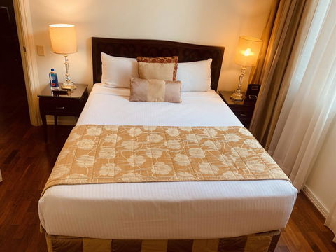 Royal Albert Hotel - Foster Accommodation 3