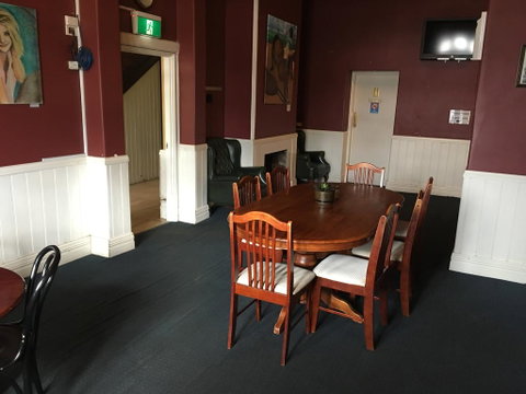 Royal Exchange Hotel - Foster Accommodation 3