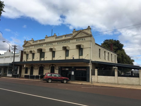 Royal Exchange Hotel - Foster Accommodation 0