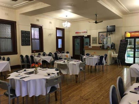 Royal Hotel Condobolin - Foster Accommodation 2