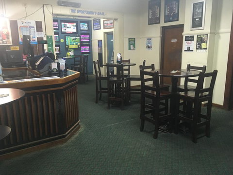 Royal Hotel Condobolin - Foster Accommodation 3