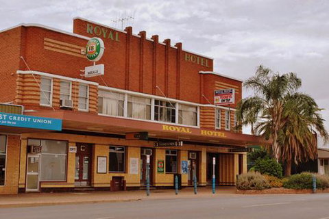 Royal Hotel Condobolin - Foster Accommodation 0