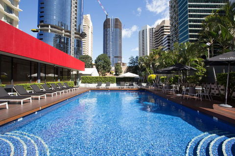 Royal On The Park - Foster Accommodation 0