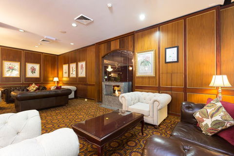Royal On The Park - Foster Accommodation 2