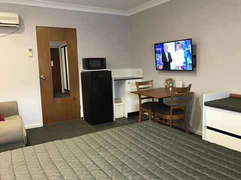 Roydons Motor Inn - Foster Accommodation 0