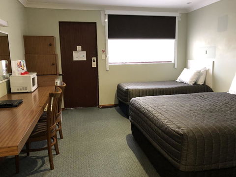Roydons Motor Inn - Foster Accommodation 2