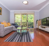 Rustic Hardwood 2 Bedroom Apartment in Randwick - Foster Accommodation