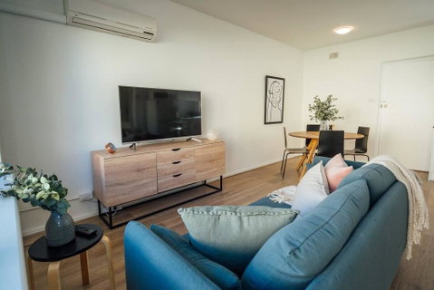 Sahara On Anzac-Close To Airport, City & Beach! - Foster Accommodation 1