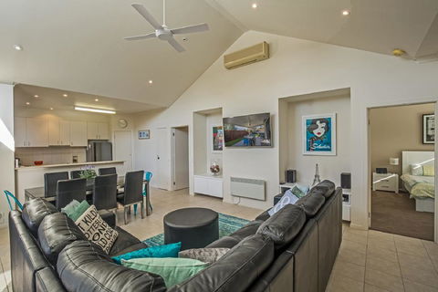 Sails On Chapel Cowes + WiFi - Foster Accommodation 1
