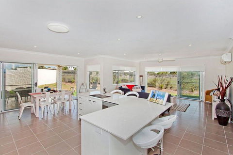 SALTY PAUSE @ BONDI HOUSE - Foster Accommodation 1