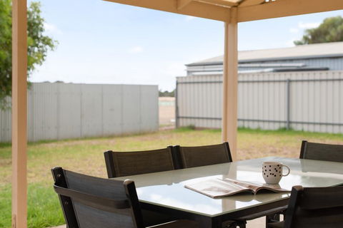 Sandpiper Aldinga Beach - Foster Accommodation 1
