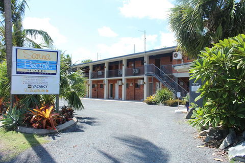 Sarina Beach Motel - Foster Accommodation 2