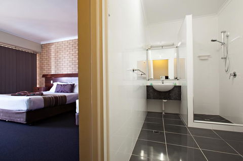 Sarina Motor Inn - Foster Accommodation 0