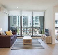 Scarlett - Docklands Delight Balcony Gym  Pool - Foster Accommodation