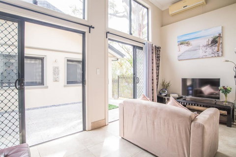 Scenic Illawong Riverside Getaway 1bed1bath Unit - Foster Accommodation 1