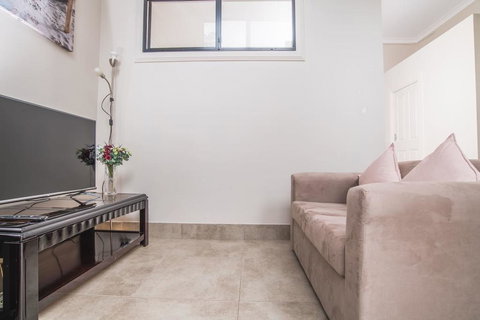 Scenic Illawong Riverside Getaway 1bed1bath Unit - Foster Accommodation 2