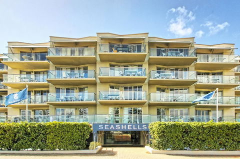 Sea Breeze Luxury Holiday Apartment - Foster Accommodation 0