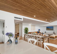 Sea la Vie 2 Luxury Apartment in Coffs Harbour Jetty with pool views and walking distance to the beach - Foster Accommodation