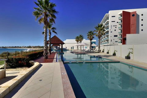 Sea Side 205 - Foster Accommodation 0