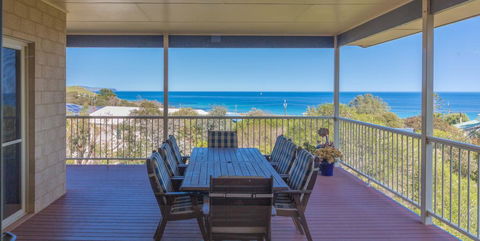 Seaclusion - 8 View Court Carrickalinga - Foster Accommodation 0