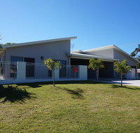 Seadaze 1 - Rainbow Beach Gorgeous unit close to the beach Aircon Pool - Foster Accommodation