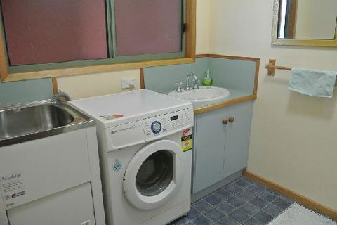 Seahorse Coastal Villas - Foster Accommodation 1