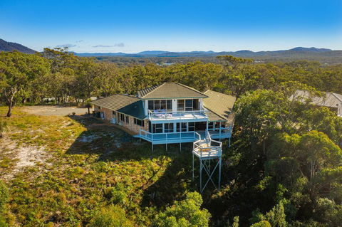 Seascape @ 19 Pindari - Privacy, Space, Views - Foster Accommodation 1