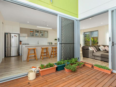SEASIDE BY THE BEACH - Foster Accommodation 0