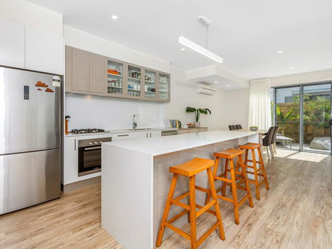 SEASIDE BY THE BEACH - Foster Accommodation 1