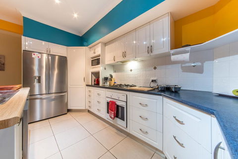 Seaside Hideaway- Hideaway Bay - Foster Accommodation 2