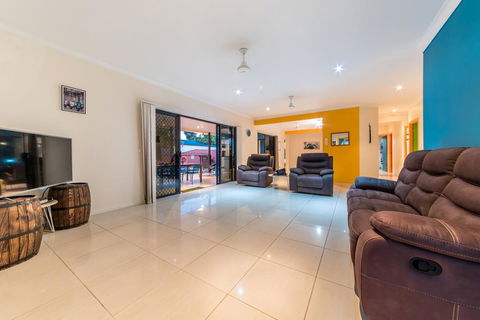 Seaside Hideaway- Hideaway Bay - Foster Accommodation 3