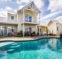 Seaside Spa Retreat - Foster Accommodation
