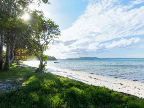 Seaside Splendour - Foster Accommodation 1