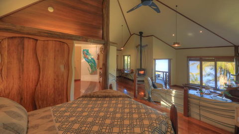Secrets On The Lake - Foster Accommodation 1