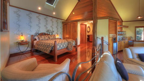 Secrets On The Lake - Foster Accommodation 3