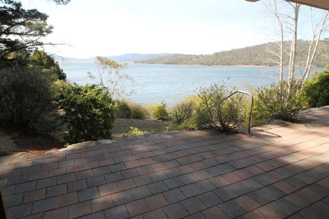 Seeblick 2 On Lake Jindabyne - Foster Accommodation 0