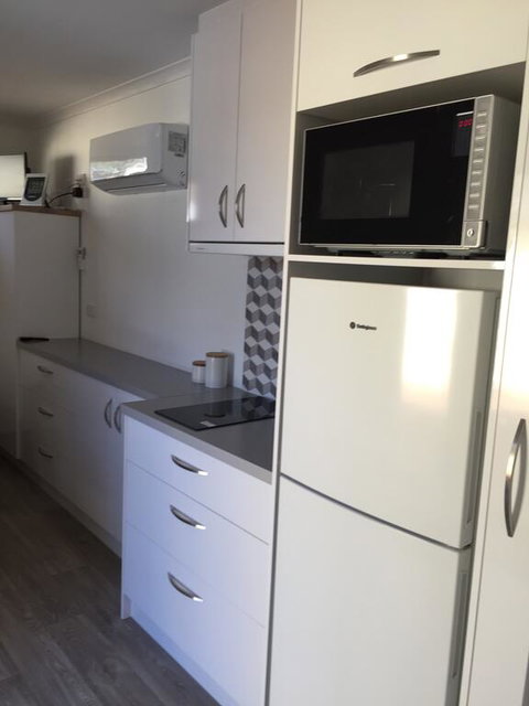 Self Contained Cabin - Foster Accommodation 2