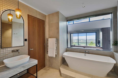 Sequoia Lodge - Foster Accommodation 0