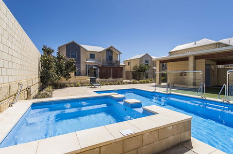 Serenity On The Terrace - Foster Accommodation 0