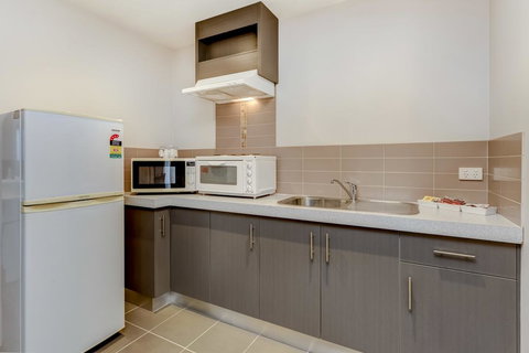 Seymours On Lydiard - Foster Accommodation 3