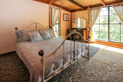 Shady Creek Eco Cabin, Peaceful Country Getaway - Foster Accommodation 0