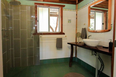 Shady Creek Eco Cabin, Peaceful Country Getaway - Foster Accommodation 3